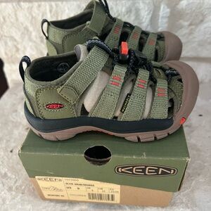 KEEN kids shoes size 9